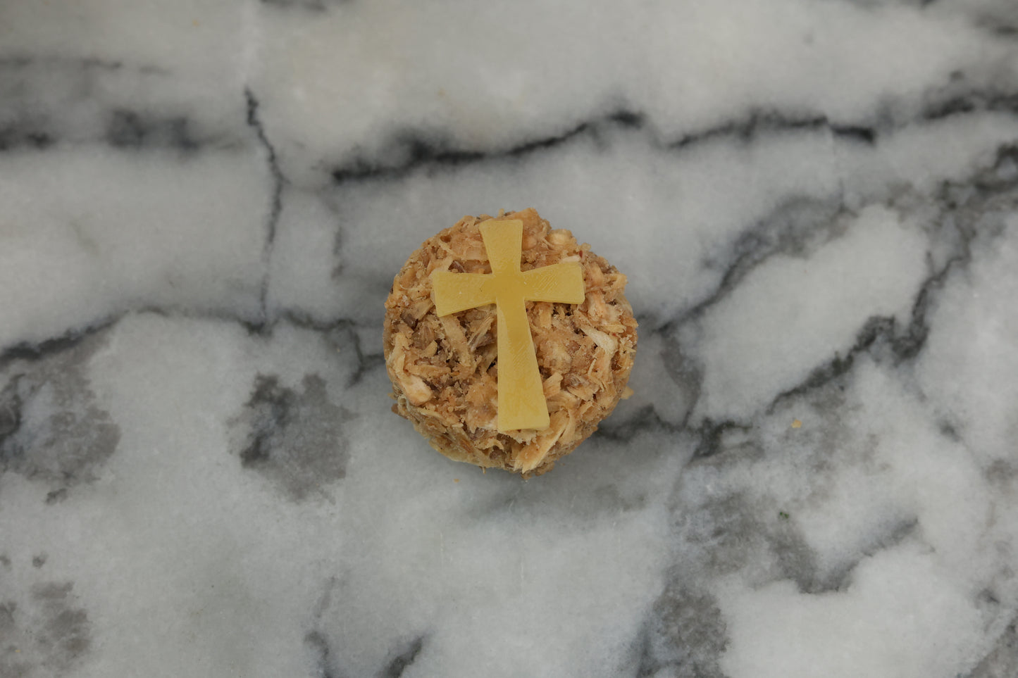 Cross Fire Starter – Eco-Friendly Round Design with Wax Cross, Pine and Beeswax Blend